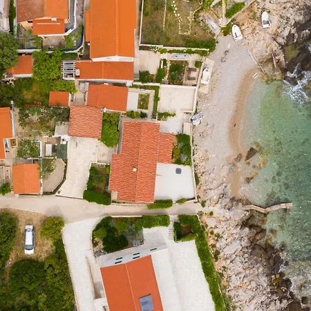 Didova Kuca * ヴィス